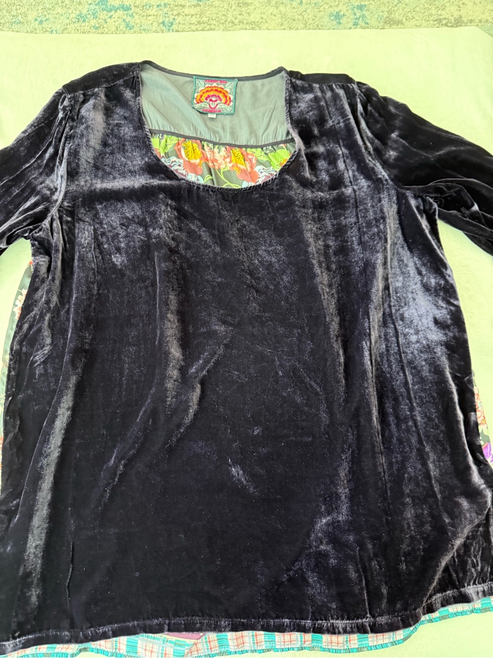 Johnny Was Women’s Purple Velvet Floral Scoop Neck Silk Blend Back Tunic M D83